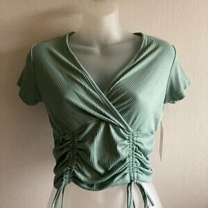 Free kisses crop top